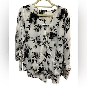 West Kei - white / Black floral Cross over front Blouse - Size XL